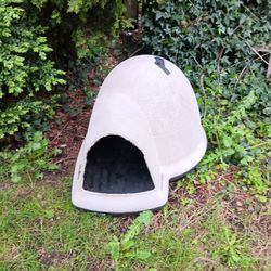 Igloo  Dog  House