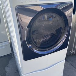 Kenmore Elite Washer And Dryer Set Front Loads With Pedestals 