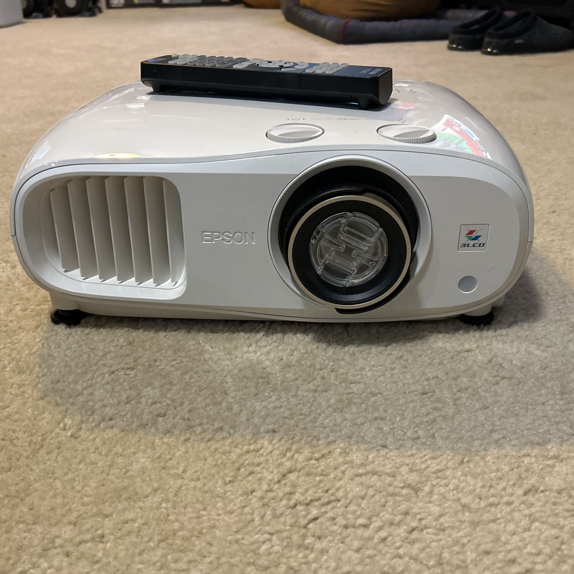 Epson Home Theater Projector And Screen