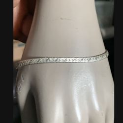 Vintage Italy  Diamond Cut Sterling Silver Snake Shiny Trail Herringbone Bracelet Size 8” Excellent Condition is Used  6.29 grams 