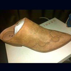 Women's Beautiful Dresses & Shoes, Also UGG Summer Shoes, each Item Is a Different Price Just Ask