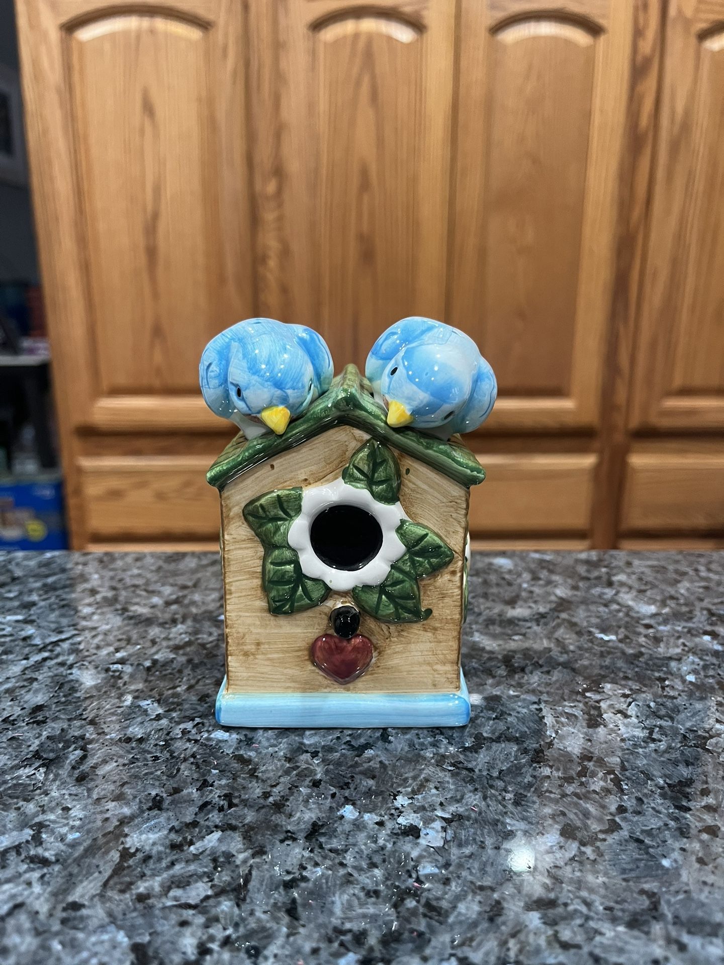 Vintage Ceramic Bluebird Birdhouse pair of Salt and Pepper Shakers. Brand Alco on the bottom of the Birdhouse. Size approximately 4 1/2 inches tall.