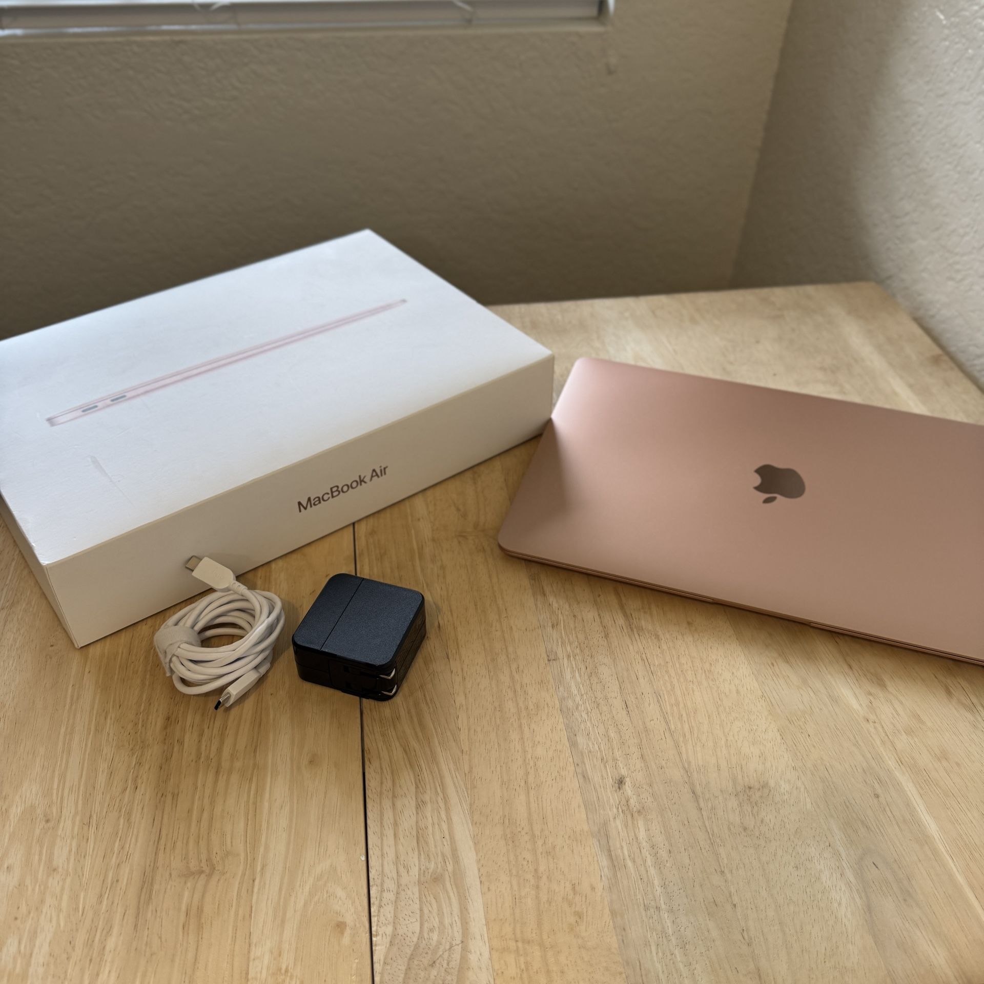 Grade A ,Clean . Apple MacBook Air 13" M1 2020 256GB SSD - 8 GB RAM Rose Gold