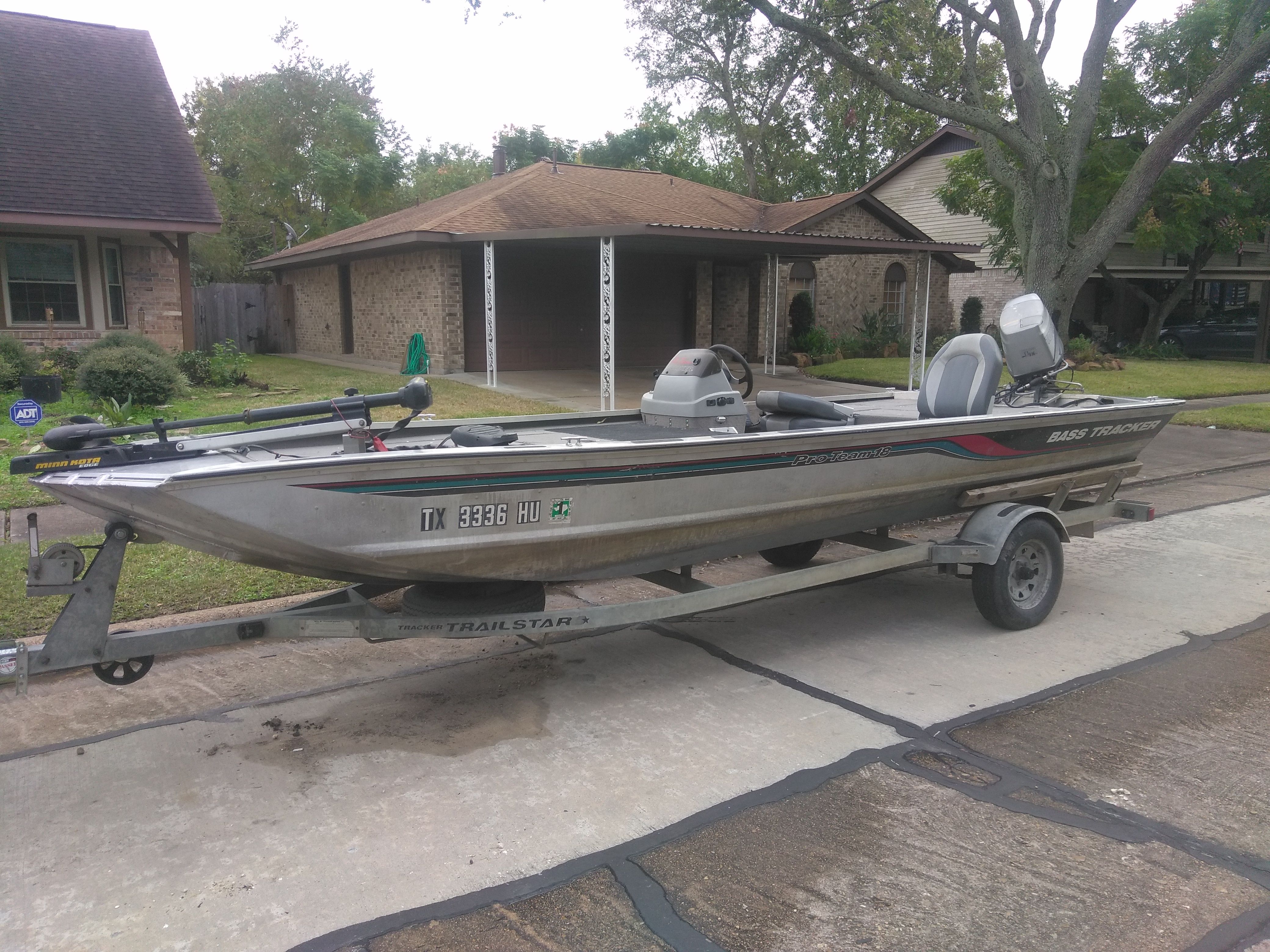 Bass Tracker 18 foot alweld aluminum boat Pro Series for Sale in Deer