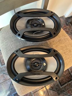Pair of 6x9 Pioneer Speakers with/ grille