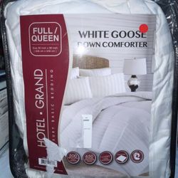 White Goose Comforter Size Full/queen New Original Price $180 