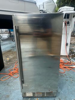 EdgeStar Stainless Steel Undercounter icemaker