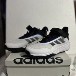 Adidas Own The Gane 3.0 Kids/Womebs Basketball Sneakers 5Y 6W