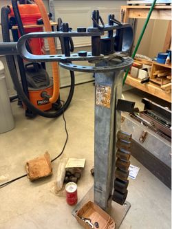 Compact pipe bender