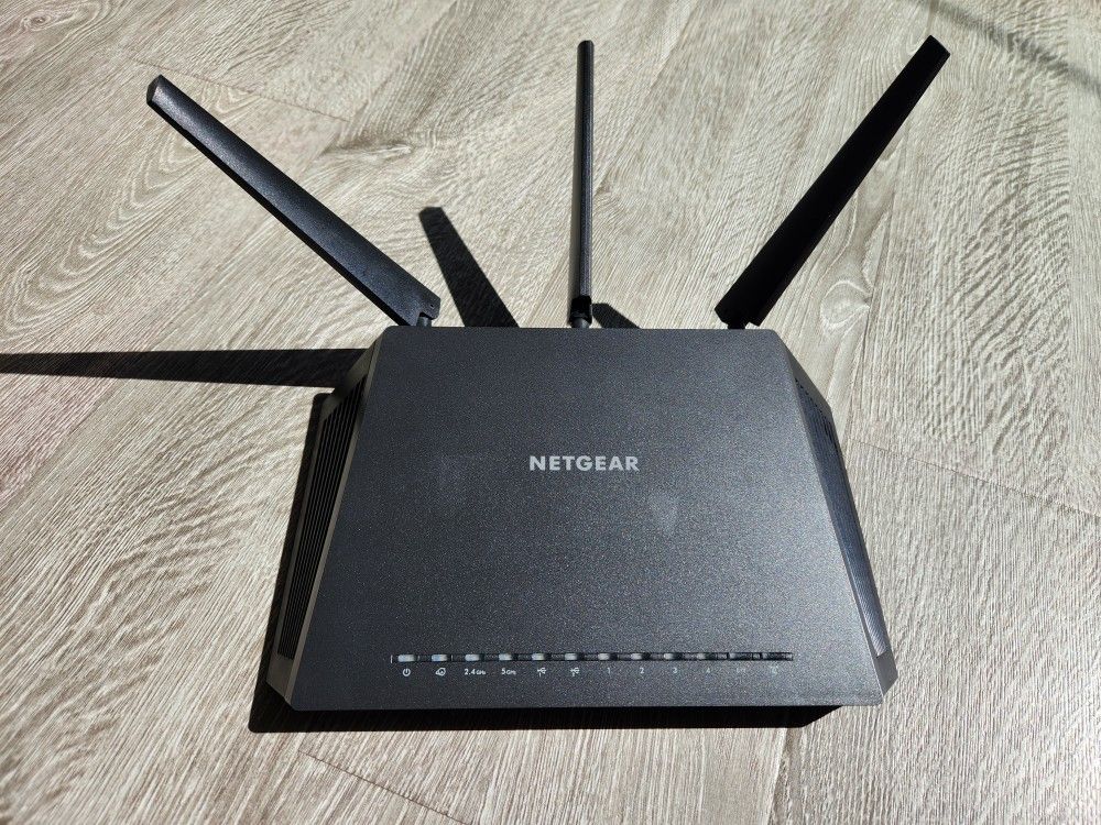 Netgear NIGHTHAWK R7000 Router and AC1200 Range Extender