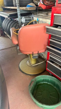 Cosmetology chair