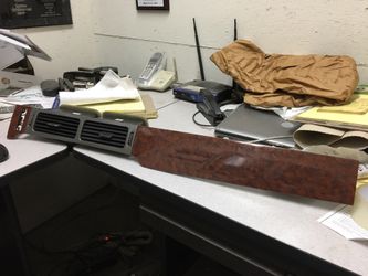 Denali or Tahoe 2007 trim wood grain an vents GM 15923338