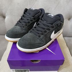 Nike SB Dunk Low Black Gum