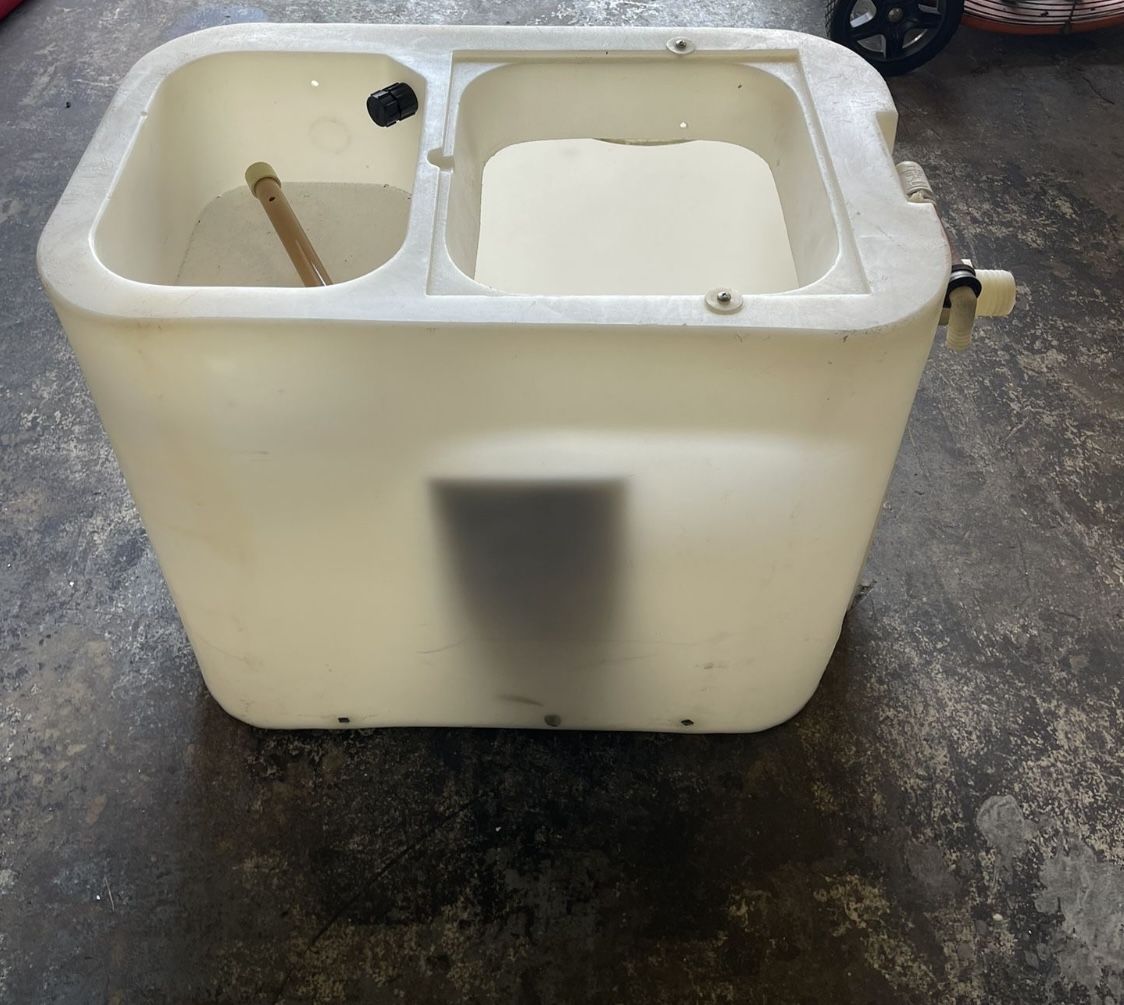 Aqua World UT-29 Live well / Bait Tank