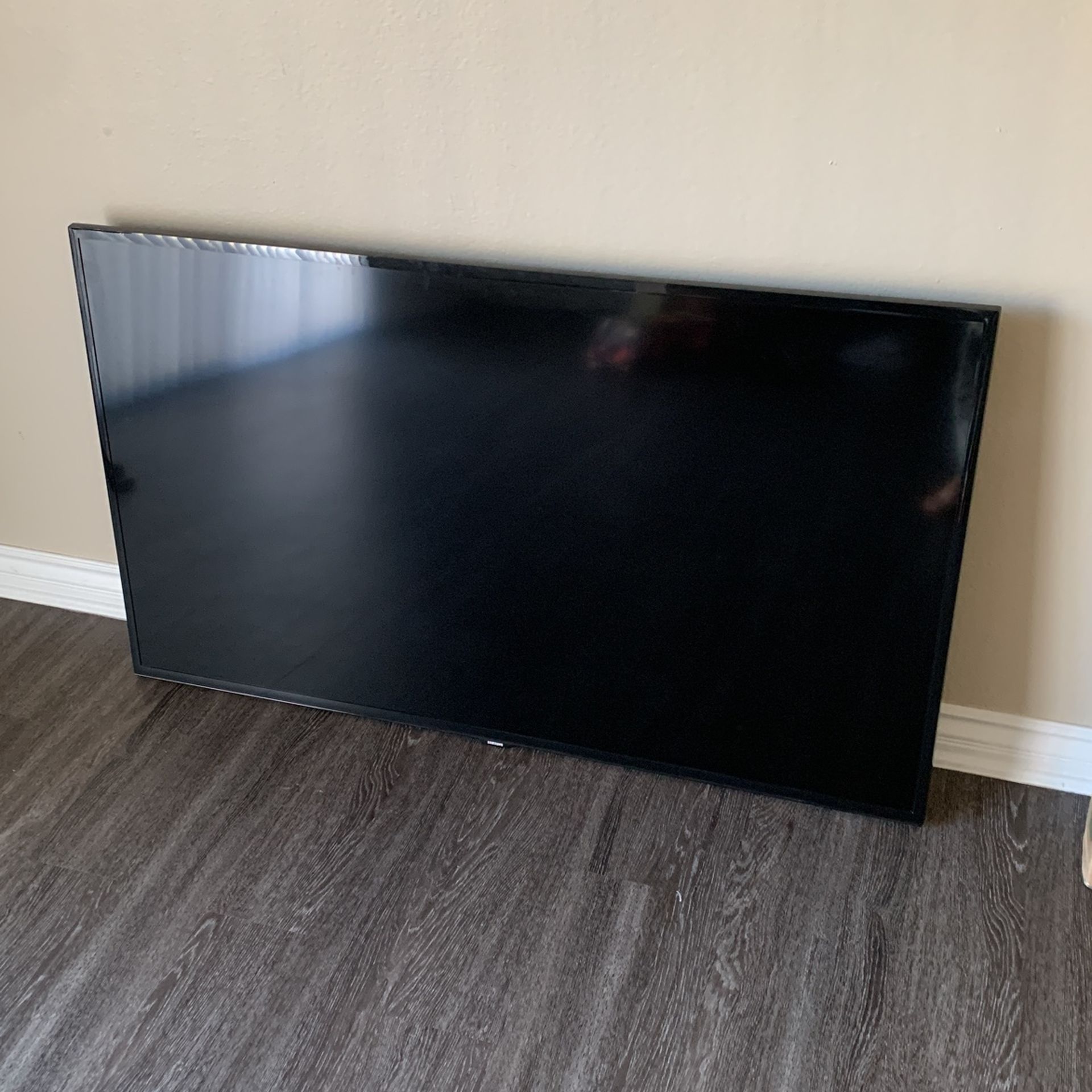 Samsung TV (58”)