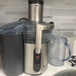 BREVILLE JUICER