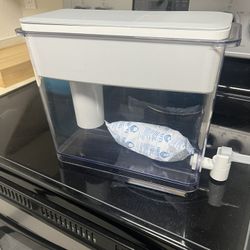 Brita With 1 New Filter. Renton Porch Pickup 