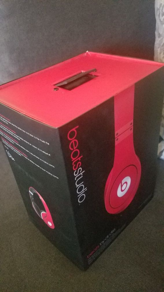 Beats studio by dr dre Box ONLY