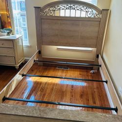 Hardly Used Queen Bed With Mettress 