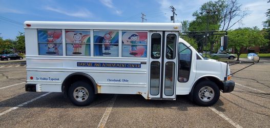 14 Passenger Bus 2006 Chevy Collins