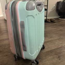 Rockland hard cover travel size suitcase  20"