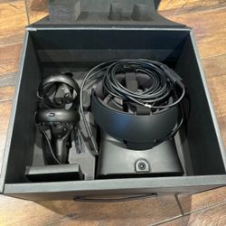 Oculus Rift S (Used In Box Great Condition!) Everything Included
