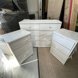 DRESSER WITH 2 NIGHTSTANDS