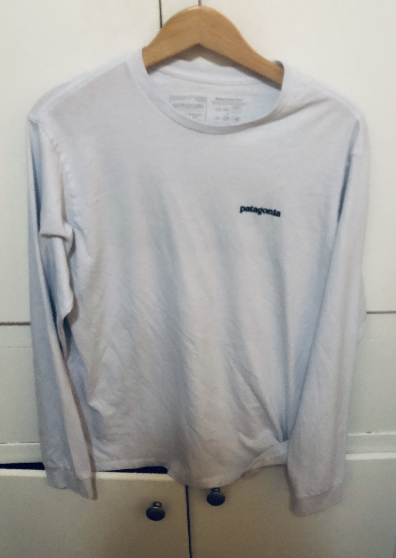 Patagonia Men’s Size Small Long Sleeve Shirt