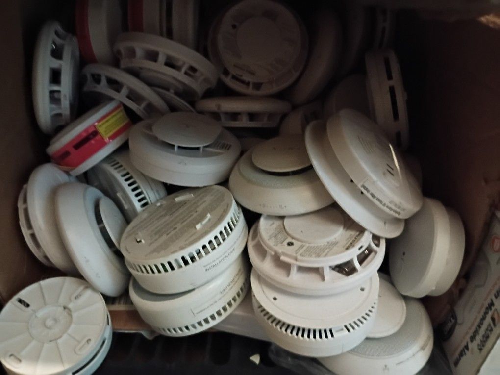 30pc Smoke Detectors Some With Carbon Monoxide All Different Brands