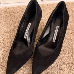 Manolo Blahnik Urgenzapla Black Suede Heels