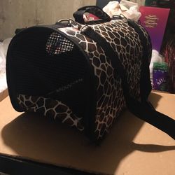 Pet carry bag ( For small pets only )