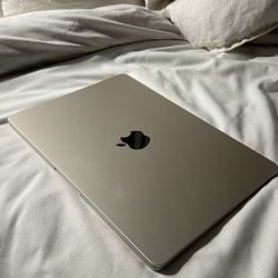 13.6 inch Macbook Air 2022 M2 Chip 8 GB