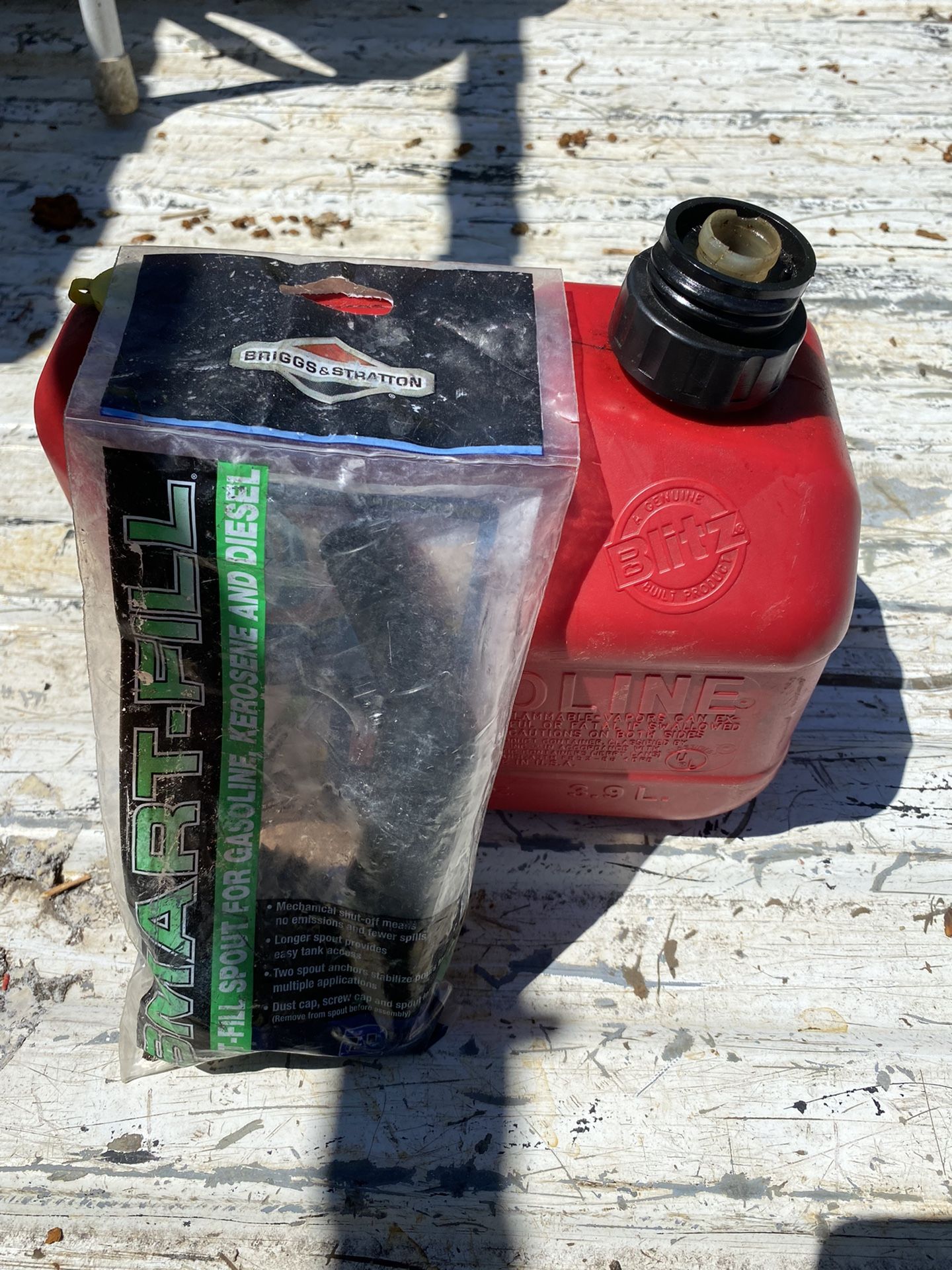 A Blitz Gas Container 1-gallon 4-oz And Briggs & Stratton With Smart -fill Spout $20.00