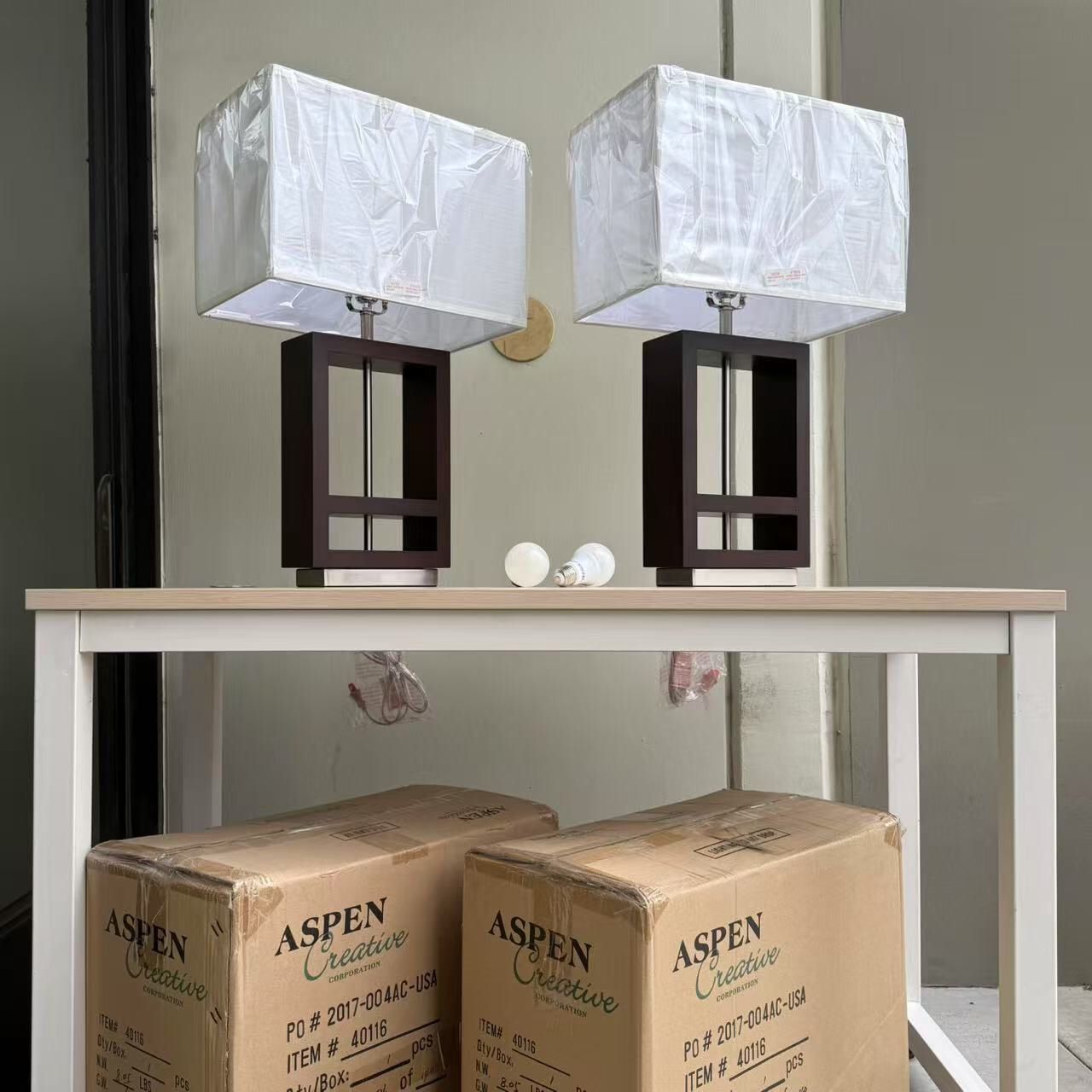 New In Box Set Of 2 Table Lamp Modern Contemporary Design Wooden Finished With Lampshade And Light Bulbs 