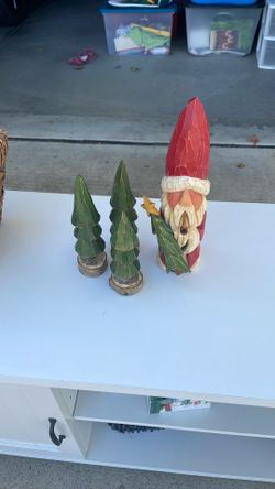Hand Carved Santa W/trees