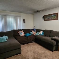 COUCHES FOR FREE *** DONATIONS GREATLY APPRECIATED 