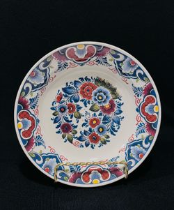 Vintage Oud Delft 1930’s Round Polychrome Floral Design Decorative Plate 7”. Beautiful rare plate is in good condition.