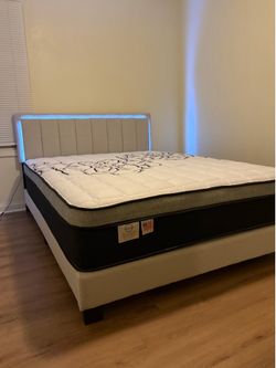 Queen size bed frame new in a box mattress included  we offer same day delivery   Cama Queen size Nueva en Caja Colchon. Incluido entregamos a domicil