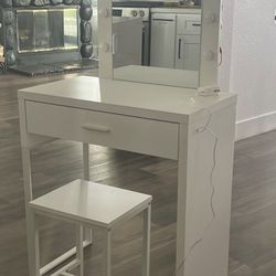 Small White Make-Up Vanity 