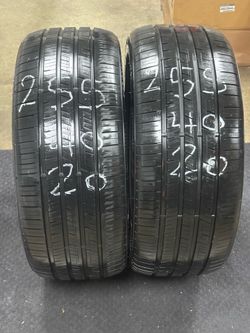 255/40/20 used tires like new Royal Black only two tires