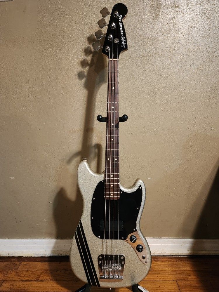 Squier Mikey Way Signature Mustang Bass 