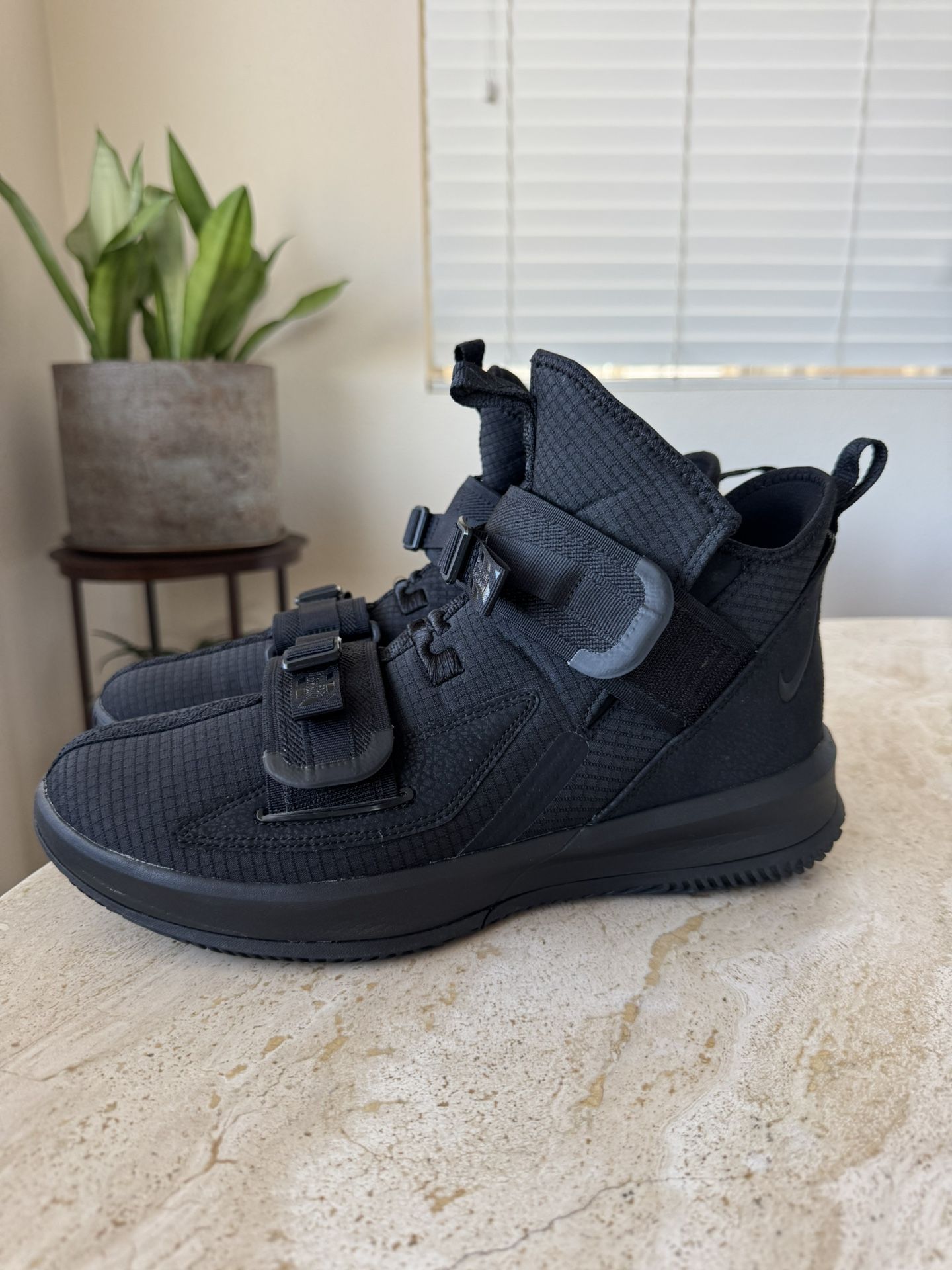 Nike Lebron Soldier 13 XIII SFG Mens 11.5 Triple Black Basketball AR4225 005 Men s shoes Men s shoes