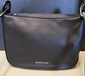 Michael Kors Barlow Medium Messenger Crossbody Shoulder Bag for Sale in Maitland FL OfferUp