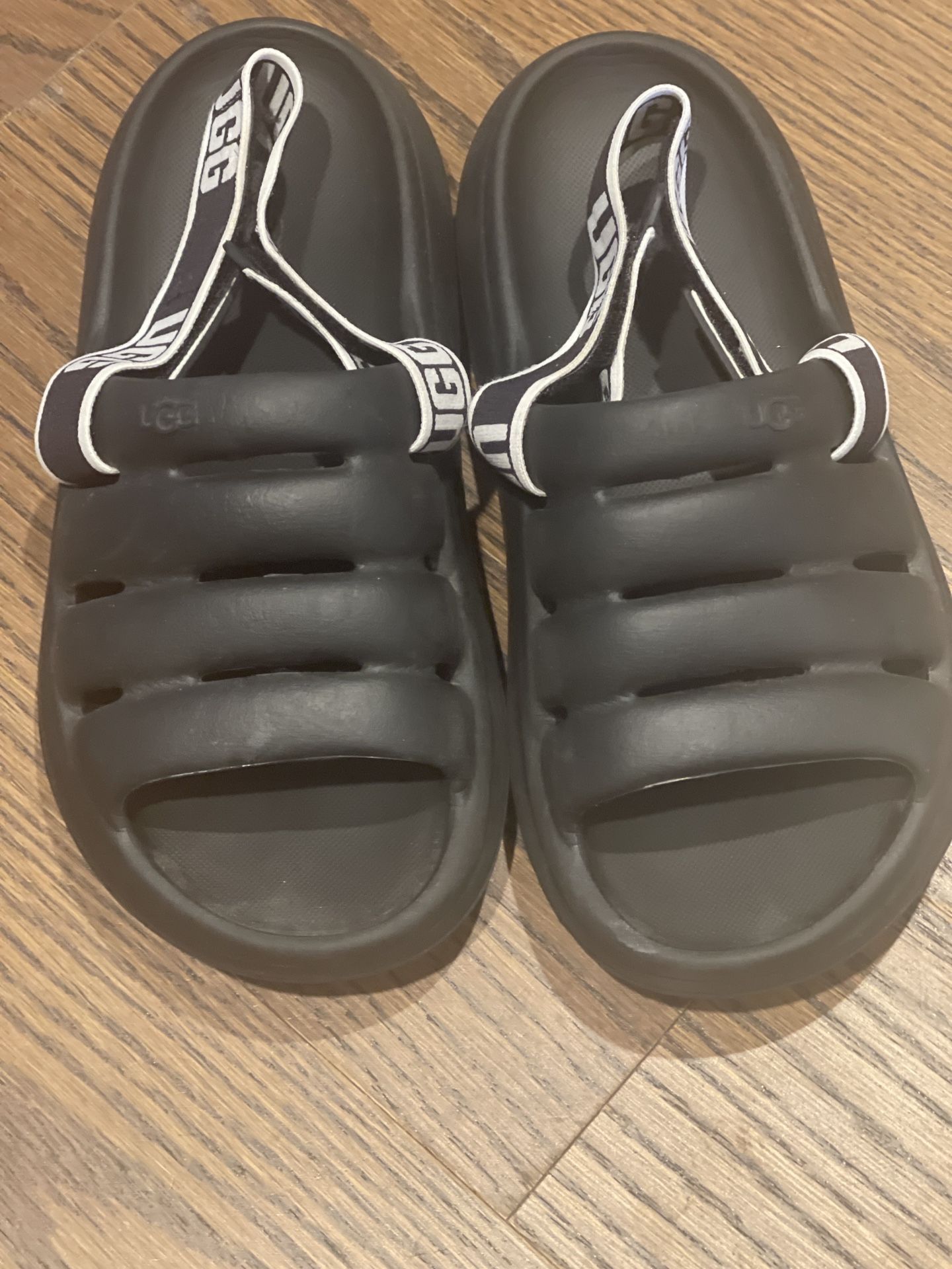 Ugg Slides Women’s 6 Adjustable/ Removable Straps