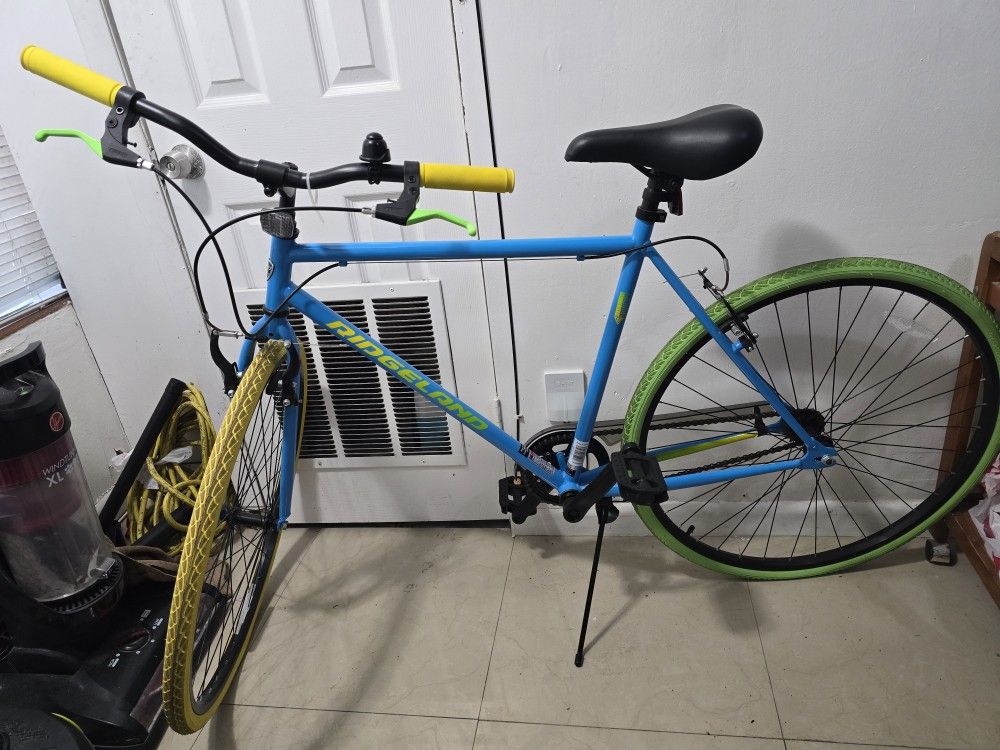 Ridgeland Hybrid Bike