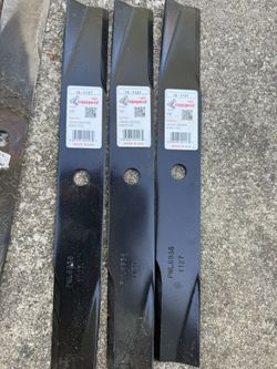 Mower blades : JOHN DEERE AM31100 MADE IN USA PNL 6936 15 - 1127 16" Replaces: JOHN DEERE AM31100 MADE IN USA PNL 69