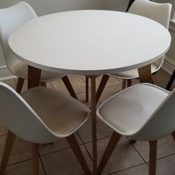 Round Table And 4 Chairs