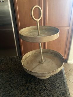 Two tier tray