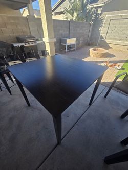 Counter Height Table/barstools