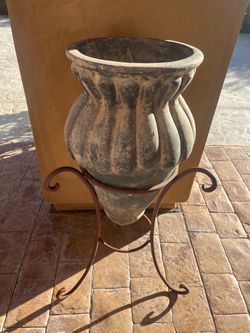 pot with iron holder